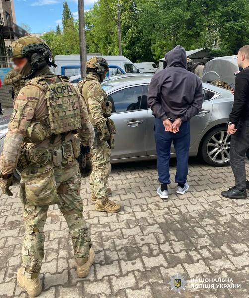  Поліція спільно з СБУ ліквідували два канали незаконної торгівлі зброєю 