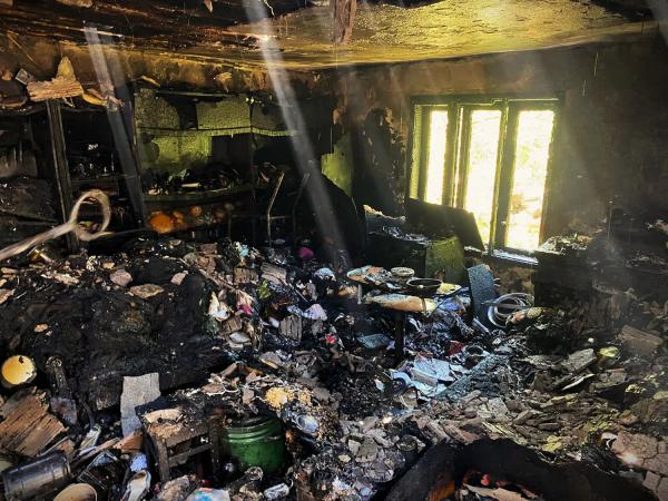  У селі Лавки біля Мукачева, через розпалену грубку, згорів житловий будинок 