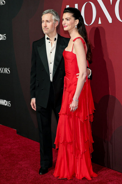 Рідкісний вихід: Енн Хетеуей засвітилася на червоній доріжці з чоловіком