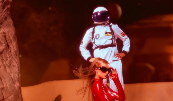 Періс Гілтон напередодні Гелловіна повторила образ Брітні Спірс із її кліпу