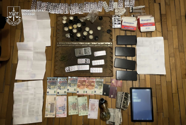 «Метадоновий бізнес» замість реабілітації: в Ужгороді викрито схему збуту рецептурних опіоїдних пігулок