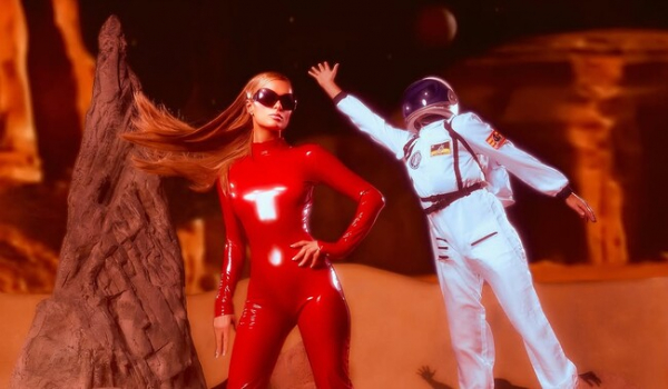 Періс Гілтон напередодні Гелловіна повторила образ Брітні Спірс із її кліпу