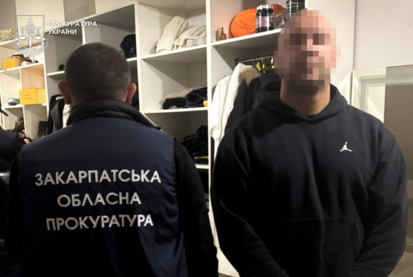 12 підозрюваних, 43 обшуки: на Мукачівщині правоохоронці викрили масштабну злочинну групу