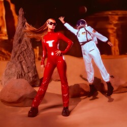 Періс Гілтон напередодні Гелловіна повторила образ Брітні Спірс із її кліпу