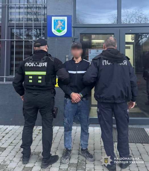 У Берегові затримали раніше судимого зловмисника, який викрав ювелірні вироби із будинку місцевої жительки