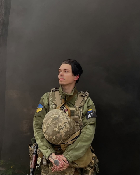 Обов’язки у війську: Хливнюк - пілот БпЛА, Жадан - комунікаційник, Салем працює в штабі