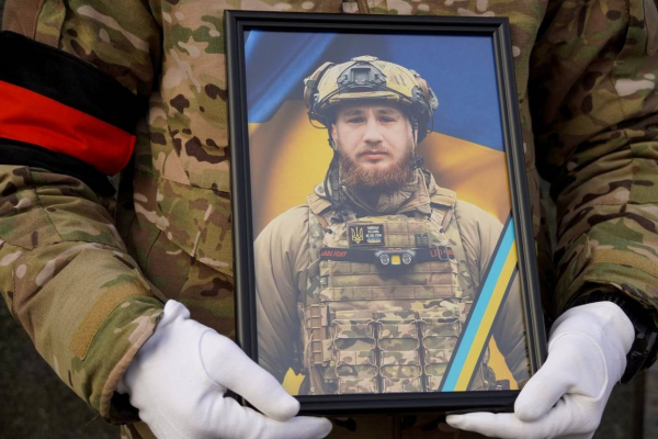 Ужгород попрощався із 26-річним полеглим Героєм – лейтенантом поліції Юрієм Василиженком
