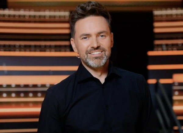 Відомий ведучий показав сусідній будинок, по якому був «приліт»