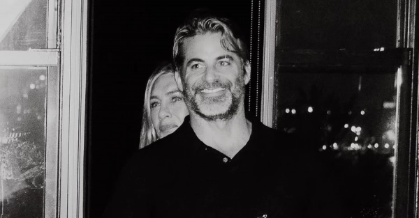 Дженніфер Еністон підтвердила роман із гіпнотерапевтом