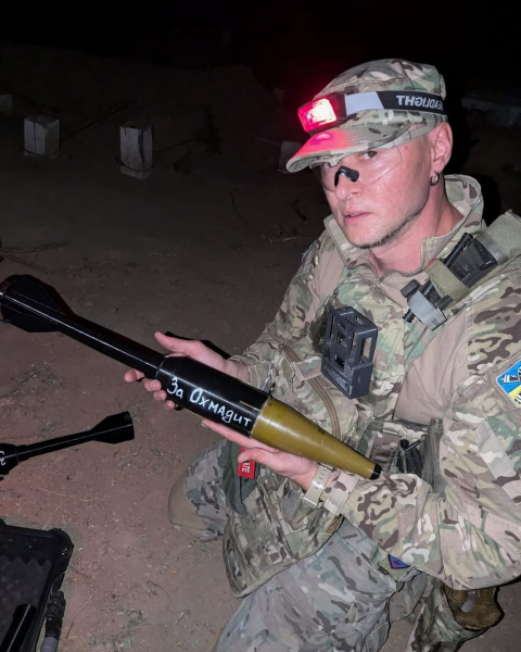 Обов’язки у війську: Хливнюк - пілот БпЛА, Жадан - комунікаційник, Салем працює в штабі