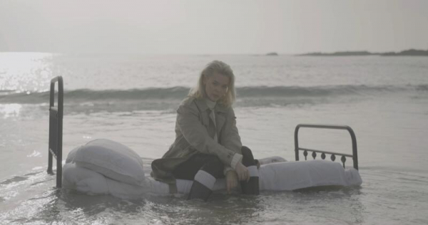 Гросу підказала, як забути колишнього в новому треку «Хто ти такий?»