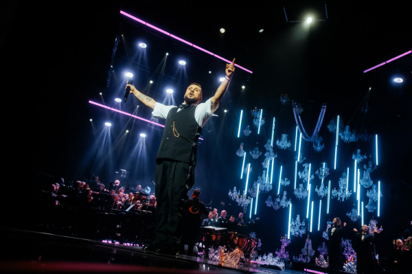 Концерт із дрес-кодом Black Tie - Monatik виступив із оркестром у Національній опері