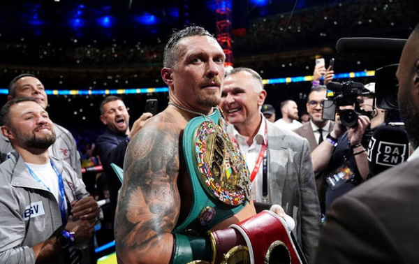 Усик пояснив, чому вирішив відмовитися від пояса WBO