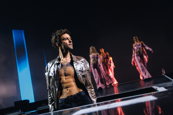 Блекаут, жива трава та жарти про прання: як пройшов концерт Макса Барських у Палаці спорту