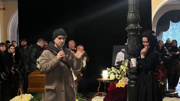 У Києві попрощалися з автором хіта “Повільно”: хто з зірок прийшов на церемонію