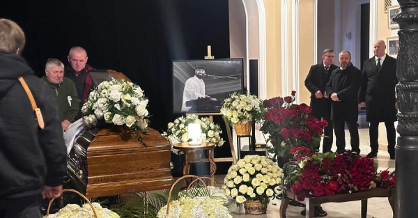 У Києві попрощалися з автором хіта “Повільно”: хто з зірок прийшов на церемонію