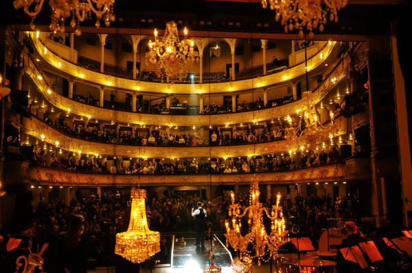 Концерт із дрес-кодом Black Tie - Monatik виступив із оркестром у Національній опері