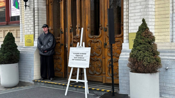 У Києві попрощалися з автором хіта “Повільно”: хто з зірок прийшов на церемонію