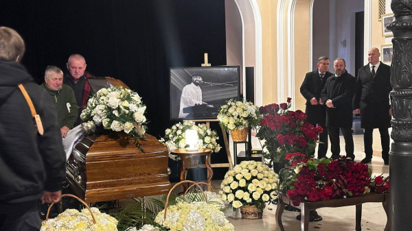 У Києві попрощалися з автором хіта “Повільно”: хто з зірок прийшов на церемонію