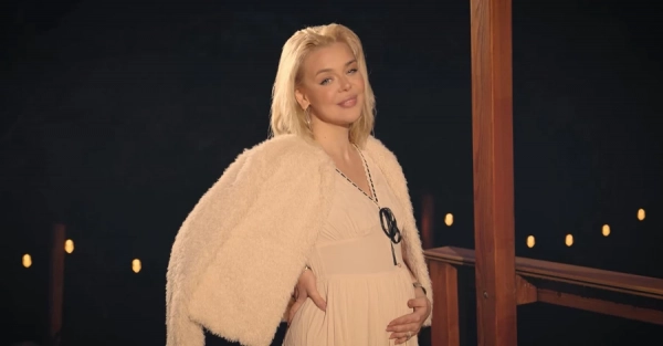 Аліна Гросу заявила про вагітність та показала обличчя обранця у новому кліпі