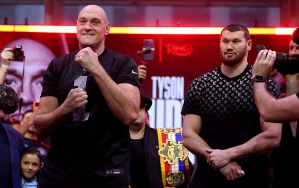 Ф’юрі зробив жорстку заяву про бій з Махмудовим