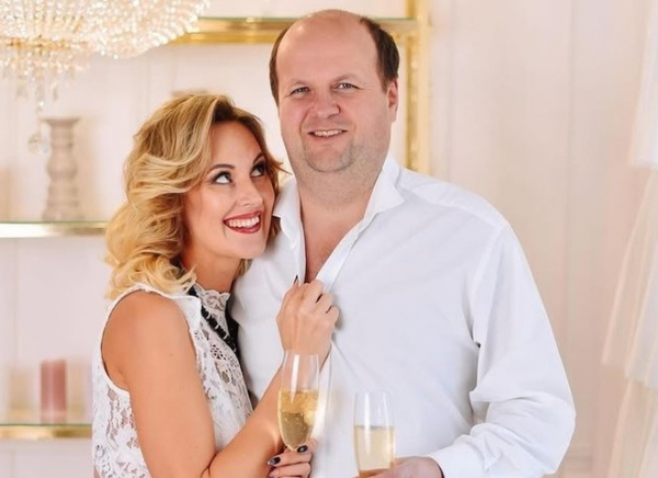 Бронюк відсвяткував 18-ту річницю шлюбу з дружиною та показав архівні фото з весілля