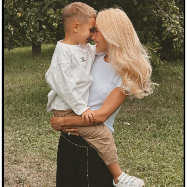 Квіткова влаштувала сімейну фотосесію з Бражком у день 5-річчя сина