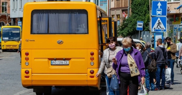 Від серпня платити за проїзд у маршрутках Києва доведеться більше