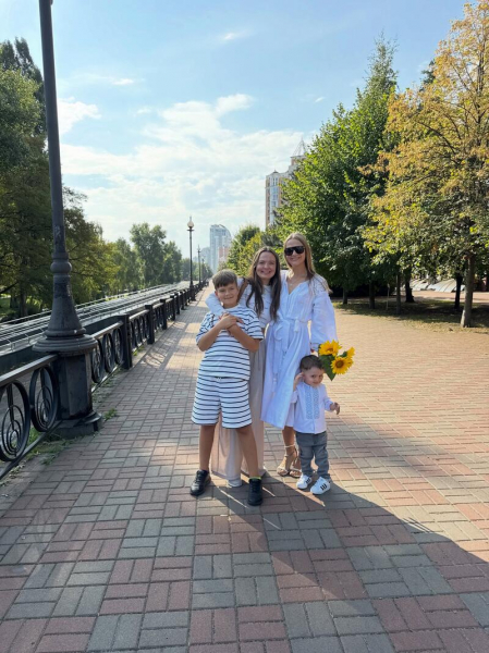 Дружина Козловського вперше відвела до дитсадка 2-річного сина: милі фото