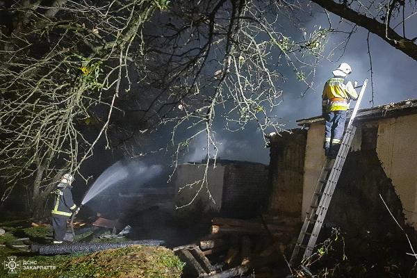  Значну пожежу на приватному обійсті ліквідували рятувальники Перечина 